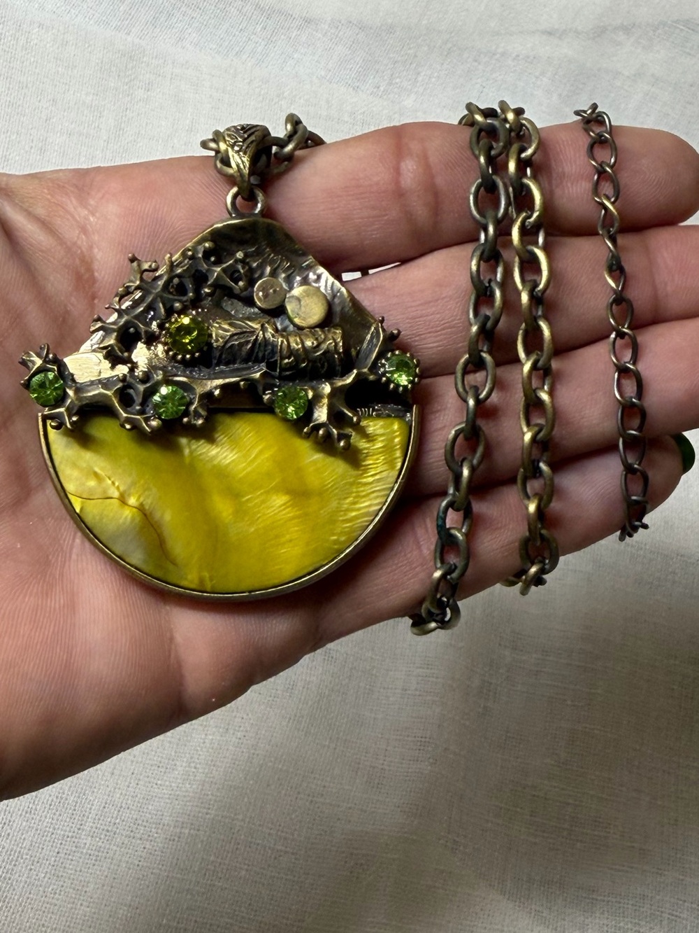 Vintage Brass Mother of Pearl Round Pendant Necklace Green Rhinestone Boho MOP